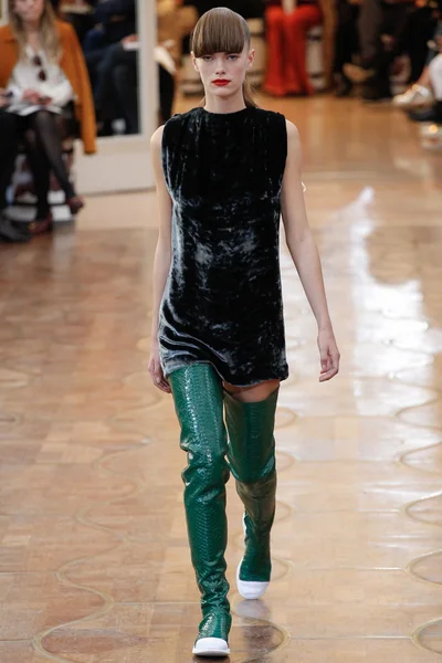 Look 12